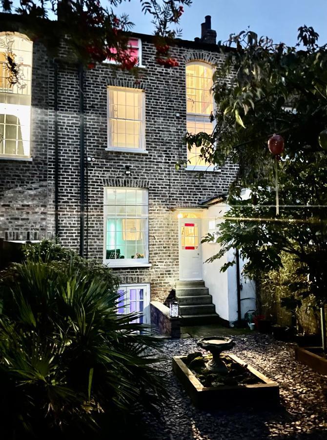 The Townhouse Central York Exterior photo